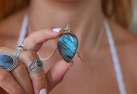 O cristal da espiritualidade: Labradorite